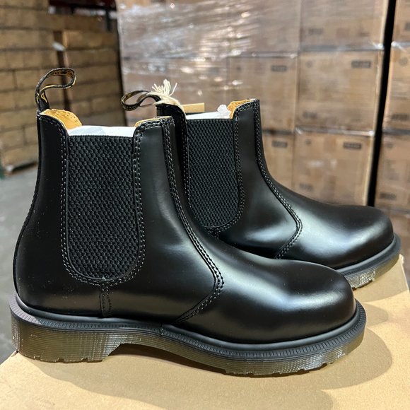 NIB Dr. Martens 2976 Smooth Leather Chelsea Boots - Picture 2 of 9